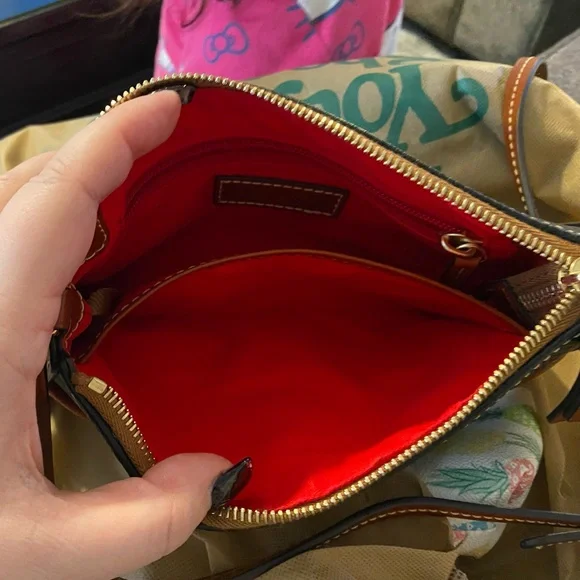 Black pebble leather Dooney and Bourke crossbody - Picture 5 of 10